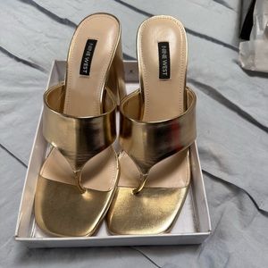 gold Nine West heel